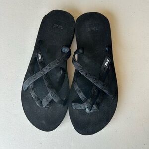 Teva Olowahu black criss cross sandals